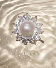 Load and play video in Gallery viewer, The Lulu Murjan Gold and Diamond Ring
